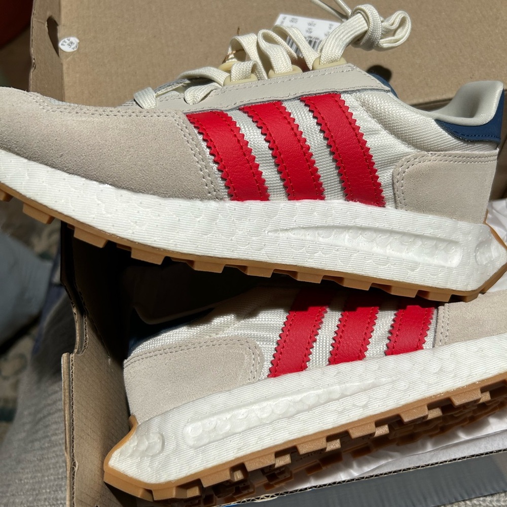 Adidas Retropy E5 J in White and Aluminum